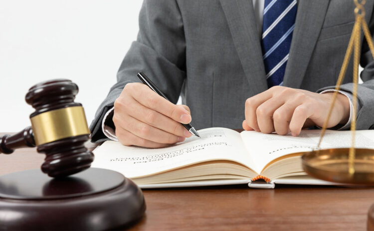  Contract Clauses to Examine Before Signing: A Guide by a Civil Attorney Lawyer